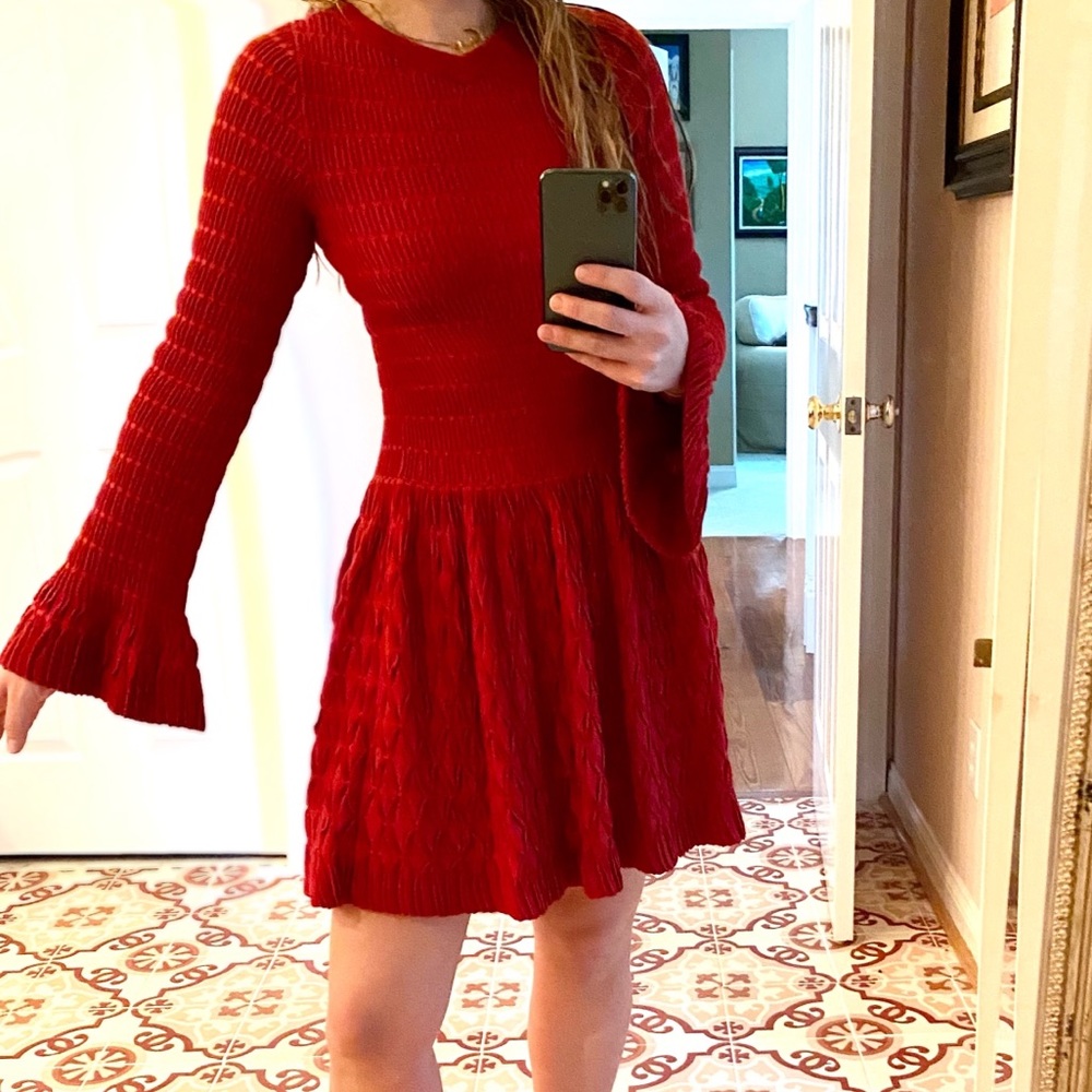 ALAÏA
Ruffled stretch-knit mini dress

$3,700
**3 stretched knit stitch on side